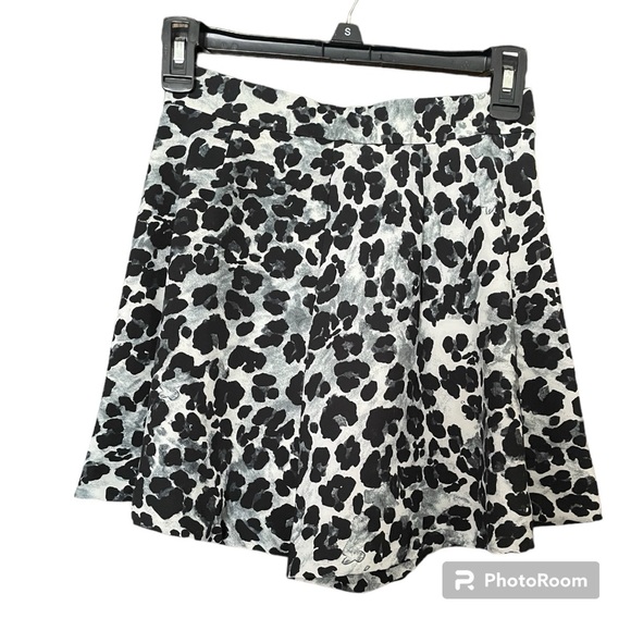 Zara Black & White Cheetah Leopard Print Highwaisted Flowy Skort Size XS - Picture 5 of 10